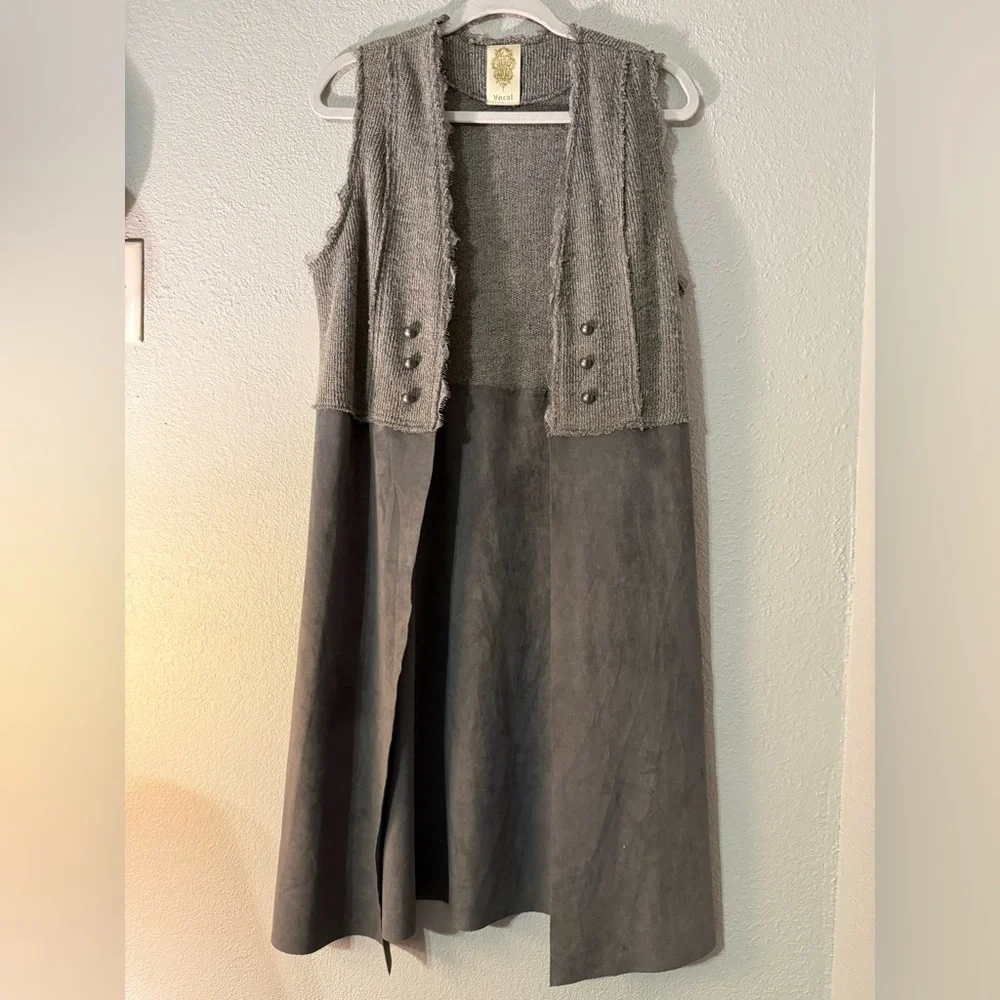 Vocal Charcoal Knit Vest - Picture 4 of 8